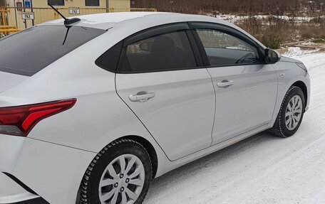 Hyundai Solaris II рестайлинг, 2021 год, 1 700 000 рублей, 2 фотография