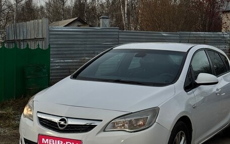 Opel Astra J, 2011 год, 450 000 рублей, 1 фотография