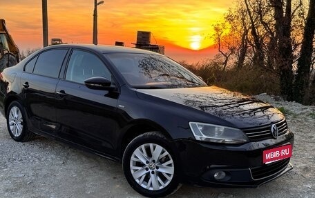 Volkswagen Jetta VI, 2013 год, 800 000 рублей, 1 фотография