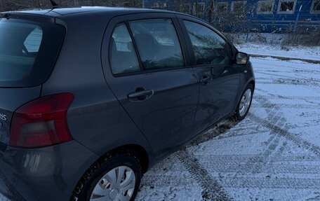 Toyota Yaris III рестайлинг, 2008 год, 590 000 рублей, 3 фотография