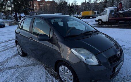 Toyota Yaris III рестайлинг, 2008 год, 590 000 рублей, 2 фотография