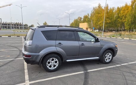 Mitsubishi Outlander III рестайлинг 3, 2010 год, 750 000 рублей, 2 фотография