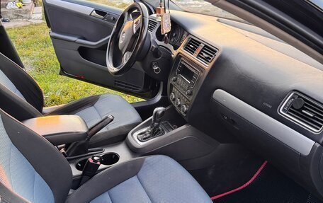 Volkswagen Jetta VI, 2013 год, 800 000 рублей, 21 фотография