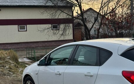 Opel Astra J, 2011 год, 450 000 рублей, 2 фотография