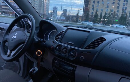 Mitsubishi L200 IV рестайлинг, 2013 год, 829 000 рублей, 18 фотография