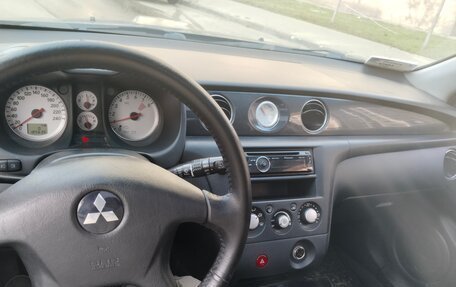 Mitsubishi Outlander III рестайлинг 3, 2004 год, 760 000 рублей, 9 фотография