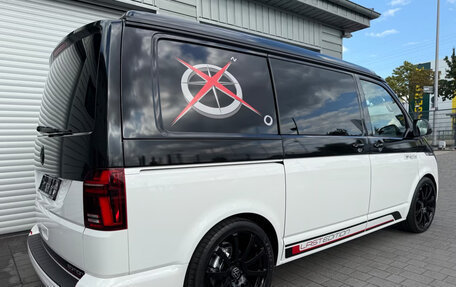 Volkswagen Multivan T6 рестайлинг, 2024 год, 7 600 000 рублей, 5 фотография