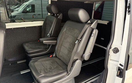 Volkswagen Multivan T6 рестайлинг, 2024 год, 7 600 000 рублей, 10 фотография