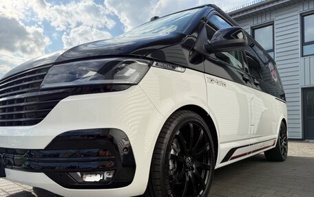 Volkswagen Multivan T6 рестайлинг, 2024 год, 7 600 000 рублей, 4 фотография