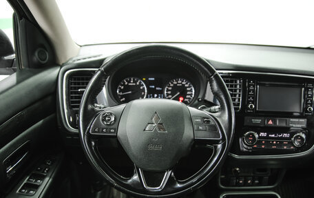 Mitsubishi Outlander III рестайлинг 3, 2017 год, 2 050 000 рублей, 12 фотография