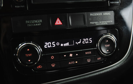 Mitsubishi Outlander III рестайлинг 3, 2017 год, 2 050 000 рублей, 20 фотография