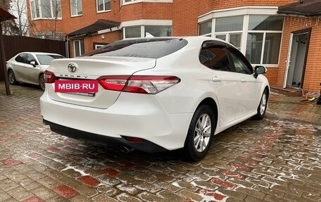 Toyota Camry, 2019 год, 1 900 000 рублей, 6 фотография