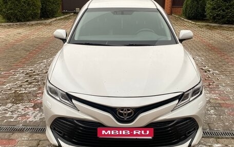 Toyota Camry, 2019 год, 1 900 000 рублей, 3 фотография