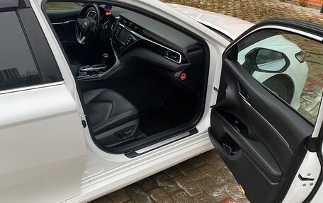 Toyota Camry, 2019 год, 1 900 000 рублей, 13 фотография