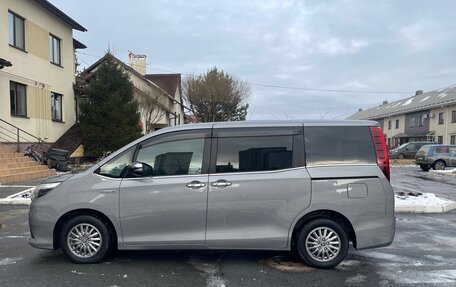 Toyota Esquire I, 2016 год, 1 995 000 рублей, 2 фотография