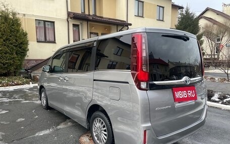 Toyota Esquire I, 2016 год, 1 995 000 рублей, 4 фотография