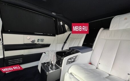 Rolls-Royce Phantom VIII, 2020 год, 74 000 000 рублей, 27 фотография