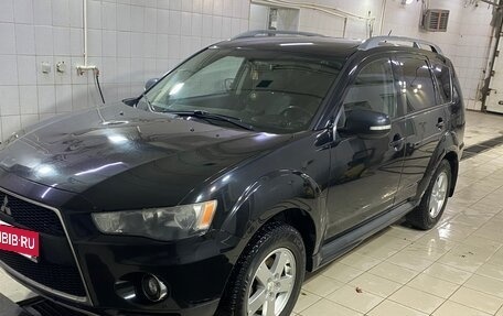 Mitsubishi Outlander III рестайлинг 3, 2010 год, 1 050 000 рублей, 3 фотография