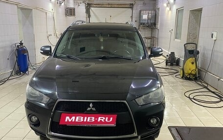 Mitsubishi Outlander III рестайлинг 3, 2010 год, 1 050 000 рублей, 2 фотография