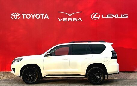 Toyota Land Cruiser Prado 150 рестайлинг 2, 2021 год, 5 650 000 рублей, 2 фотография