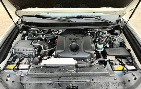 Toyota Land Cruiser Prado 150 рестайлинг 2, 2021 год, 5 650 000 рублей, 10 фотография