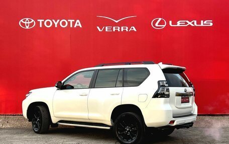 Toyota Land Cruiser Prado 150 рестайлинг 2, 2021 год, 5 650 000 рублей, 3 фотография