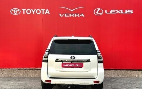 Toyota Land Cruiser Prado 150 рестайлинг 2, 2021 год, 5 650 000 рублей, 7 фотография