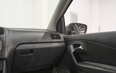 Volkswagen Polo VI (EU Market), 2015 год, 900 000 рублей, 25 фотография