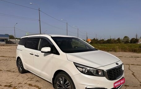 KIA Carnival III, 2017 год, 2 450 000 рублей, 2 фотография