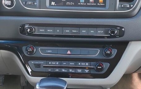 KIA Carnival III, 2017 год, 2 450 000 рублей, 9 фотография