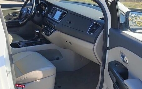 KIA Carnival III, 2017 год, 2 450 000 рублей, 13 фотография