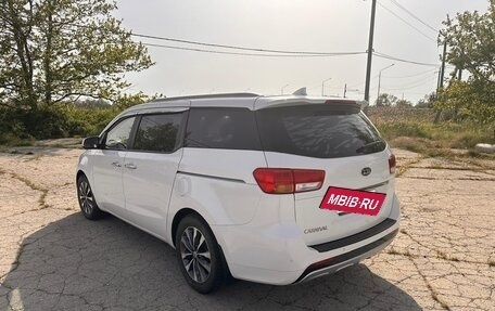 KIA Carnival III, 2017 год, 2 450 000 рублей, 5 фотография