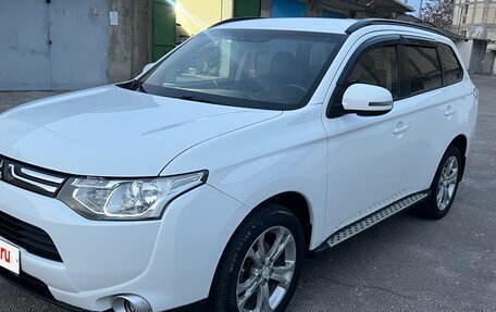 Mitsubishi Outlander III рестайлинг 3, 2013 год, 1 190 000 рублей, 3 фотография