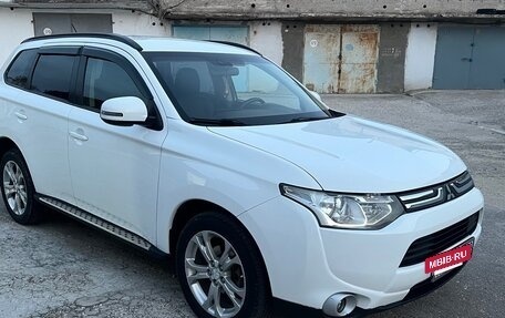Mitsubishi Outlander III рестайлинг 3, 2013 год, 1 190 000 рублей, 2 фотография