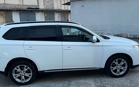 Mitsubishi Outlander III рестайлинг 3, 2013 год, 1 190 000 рублей, 6 фотография
