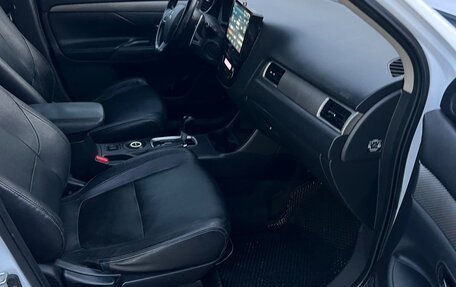 Mitsubishi Outlander III рестайлинг 3, 2013 год, 1 190 000 рублей, 10 фотография