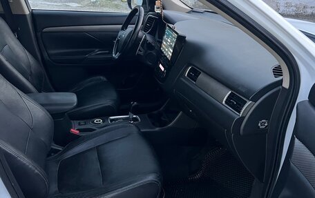 Mitsubishi Outlander III рестайлинг 3, 2013 год, 1 190 000 рублей, 11 фотография