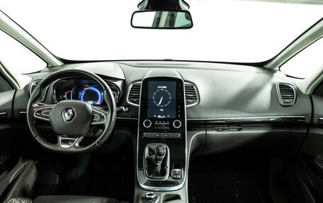 Renault Espace V рестайлинг, 2016 год, 1 300 989 рублей, 13 фотография