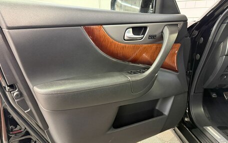 Infiniti QX70, 2016 год, 2 200 000 рублей, 15 фотография