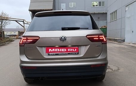 Volkswagen Tiguan II, 2018 год, 2 473 000 рублей, 3 фотография