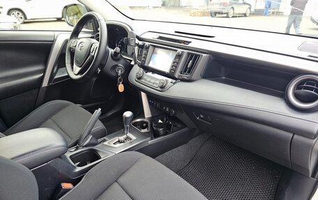 Toyota RAV4, 2016 год, 2 450 000 рублей, 9 фотография