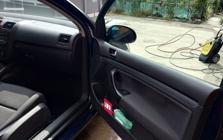 Volkswagen Golf V, 2005 год, 650 000 рублей, 16 фотография