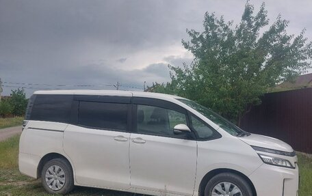 Toyota Voxy III, 2019 год, 2 400 000 рублей, 1 фотография