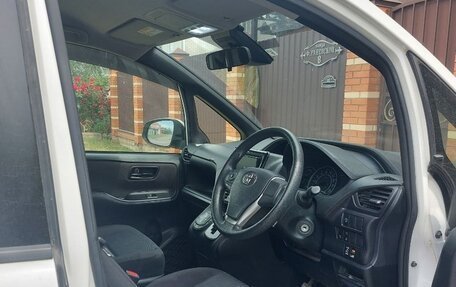 Toyota Voxy III, 2019 год, 2 400 000 рублей, 6 фотография