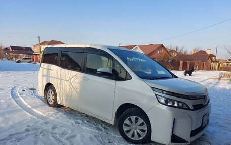 Toyota Voxy III, 2019 год, 2 400 000 рублей, 9 фотография