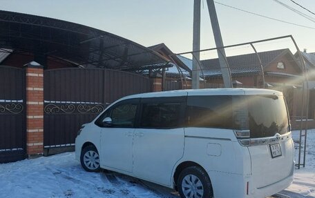 Toyota Voxy III, 2019 год, 2 400 000 рублей, 11 фотография