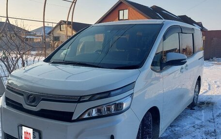 Toyota Voxy III, 2019 год, 2 400 000 рублей, 10 фотография