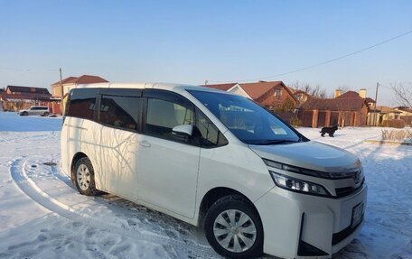 Toyota Voxy III, 2019 год, 2 400 000 рублей, 8 фотография