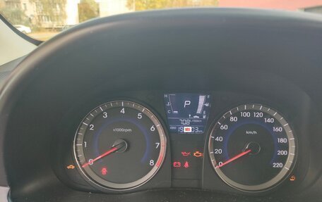 Hyundai Solaris II рестайлинг, 2011 год, 750 000 рублей, 2 фотография