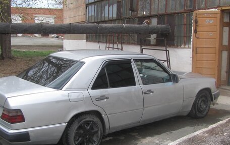 Mercedes-Benz E-Класс, 1993 год, 180 000 рублей, 3 фотография